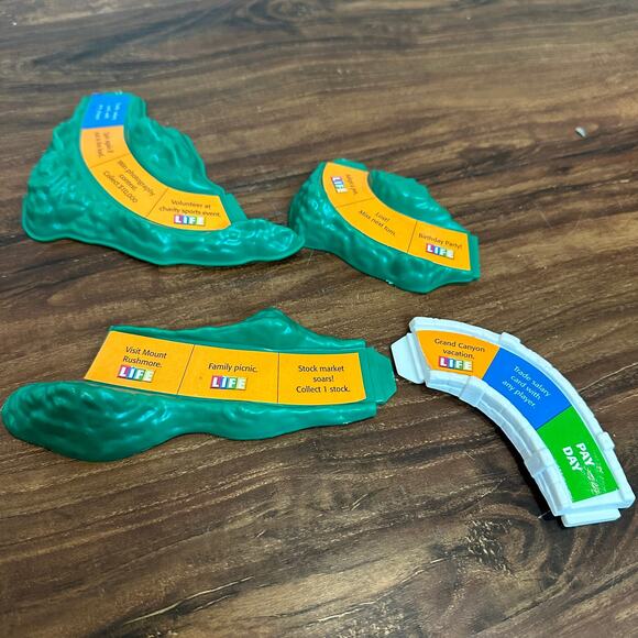 Game of Life 4 Replacement Pieces Parts Mountains Roads 3 Green 1 White 2005 - Picture 3 of 6